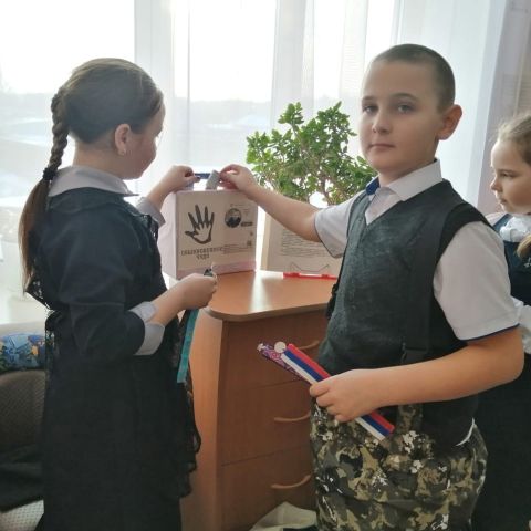 Вырастили дерево добра: благотворительный марафон завершился в Песочнодубровской школе