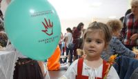 Чтобы Мелани училась в школе