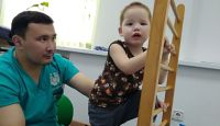 Первый шаг, пока за руку