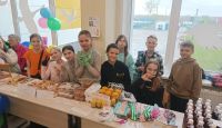 Больше 90 тысяч рублей собрали для Пети Мурзина на ярмарке в школе "Открытие"