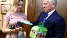 Владимир Мазур напутствовал финалисток Международных детских Пифийских игр