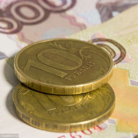 Более 9 тысяч томских семей уже получили выплату к школе